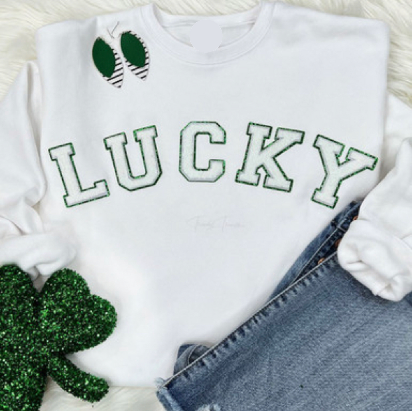 LUCKY 🍀💚 white & black crewneck options