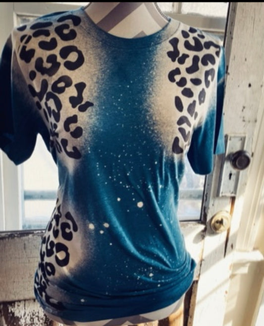 Leopard tee deep teal